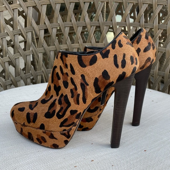 Steve Madden Leopard print booties sz 7.5 - Picture 1 of 4